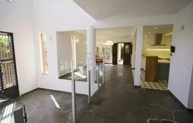 Imagem: A casa possui 3 Dormitórios, 4 Banheiros, 4 Vagas na garagem