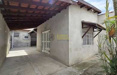 Imagem: A casa possui 2 Dormitórios, 2 Banheiros, 4 Vagas na garagem