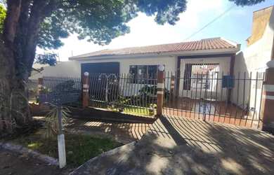 Imagem: A casa possui 3 Dormitórios, 1 Banheiro e 142m² de Área e