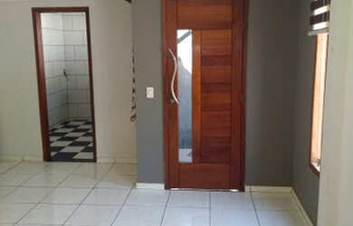 Imagem: A casa possui 2 Dormitórios, 1 Banheiro e está localizado