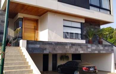 Imagem: A casa em condomínio possui 3 Dormitórios, 4 Banheiros, 3