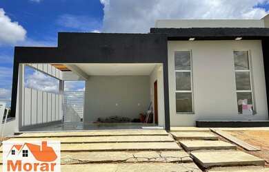 Imagem: A casa possui 3 Dormitórios, 2 Banheiros, 300m² de Área e