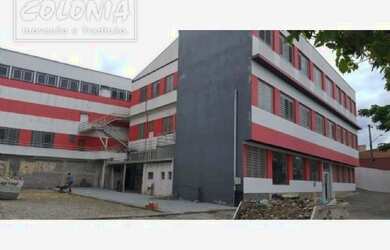 Imagem: O depósito possui 5 Vagas na garagem, 1.896m² de Área e