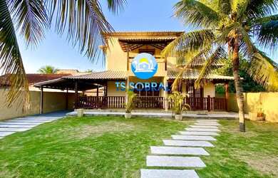 Imagem: A casa possui 5 Dormitórios, 3 Banheiros, 2 Vagas na garagem