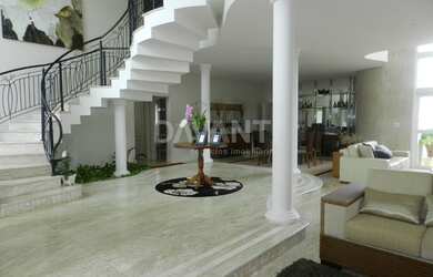 Imagem: A casa em condomínio possui 5 Dormitórios, 5 Banheiros, 3