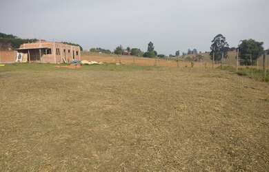 Imagem: A chácara possui 2.000m² de Área e está localizado em Sarapuí