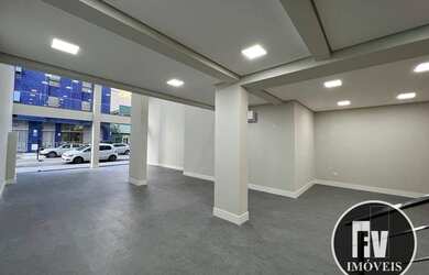 Imagem 4: Sala Comercial com Mezanino para Locação Anual no Bairro Pioneiros em...