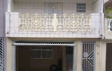 Imagem: A casa possui 3 Dormitórios, 2 Banheiros, 1 Vaga na garagem