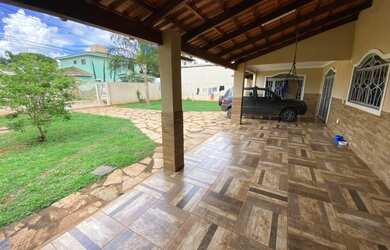 Imagem: A casa em condomínio possui 4 Dormitórios, 2 Banheiros, 5