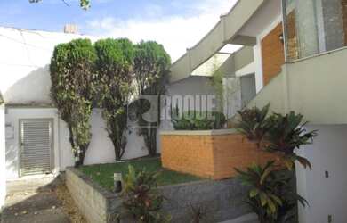 Imagem: A casa possui 4 Dormitórios, 3 Banheiros, 4 Vagas na garagem