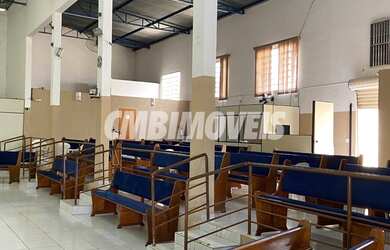 Imagem: O depósito possui 5 Vagas na garagem, 400m² de Área e está