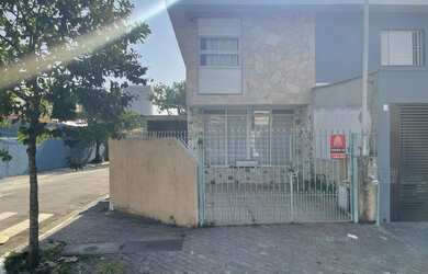 Imagem: A casa possui 2 Dormitórios, 3 Banheiros, 2 Vagas na garagem