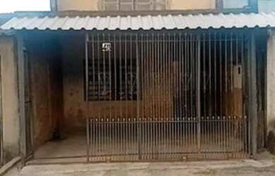 Imagem: A casa possui 2 Dormitórios, 2 Banheiros, 2 Vagas na garagem