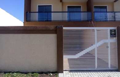 Imagem: A casa possui 3 Dormitórios, 2 Banheiros, 2 Vagas na garagem