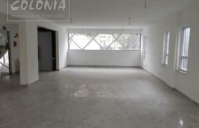 Imagem: O depósito possui 5 Vagas na garagem e 1138m² de Área e está