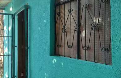 Imagem 1: Vendo 2 casas valor 50 mil 10 metros de frente por 15 de fundo