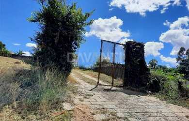 Imagem: O terreno possui 2.200m² de Área e está localizado em Chácaras