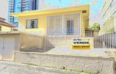 Imagem: A casa possui 3 Dormitórios, 1 Banheiro, 156m² de Área e