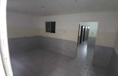 Imagem: A casa possui 2 Dormitórios, 1 Banheiro, 1 Vaga na garagem