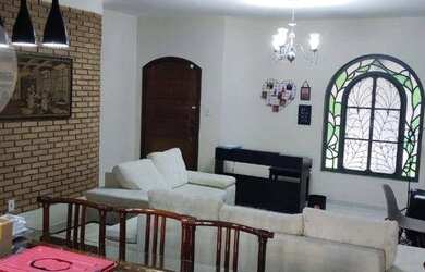 Imagem: A casa possui 4 Dormitórios, 5 Banheiros, 201m² de Área e