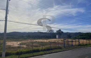 Imagem: O terreno possui 10000m² de Área e está localizado em Distrito