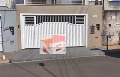 Imagem: A casa possui 3 Dormitórios, 2 Banheiros, 3 Vagas na garagem