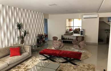 Imagem: A casa em condomínio possui 5 Dormitórios, 5 Banheiros, 4