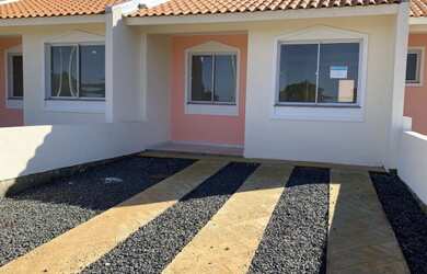 Imagem: A casa possui 2 Dormitórios, 1 Banheiro, 1 Vaga na garagem