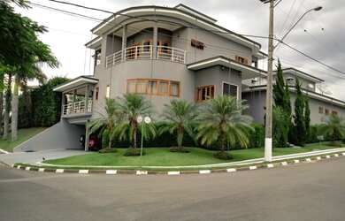 Imagem: A casa em condomínio possui 4 Dormitórios, 5 Banheiros, 2