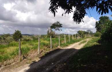 Imagem: O terreno possui 63.000m² de Área e está localizado em Moreno