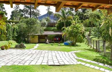 Imagem: A casa possui 3 Dormitórios, 3 Banheiros, 140m² de Área e