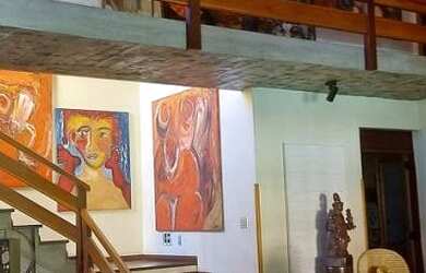 Imagem: A casa possui 4 Dormitórios, 4 Banheiros, 5 Vagas na garagem