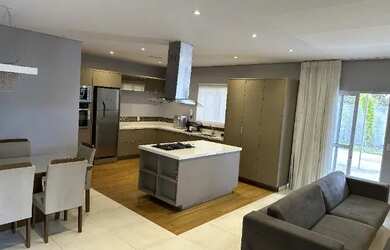 Imagem: A casa em condomínio possui 2 Dormitórios, 3 Banheiros, 5