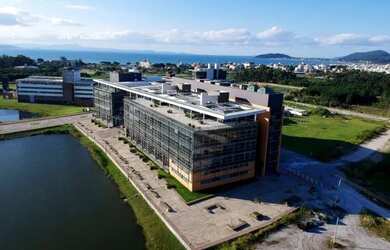 Imagem: O depósito possui 1.999m² de Área e está localizado em