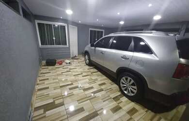 Imagem: A casa em condomínio possui 3 Dormitórios, 1 Banheiro, 2 Vagas