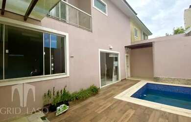 Imagem: A casa em condomínio possui 4 Dormitórios, 5 Banheiros, 2