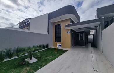 Imagem: A casa possui 3 Dormitórios, 3 Banheiros, 2 Vagas na garagem