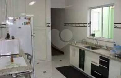 Imagem: A casa possui 4 Dormitórios, 4 Banheiros, 500m² de Área e