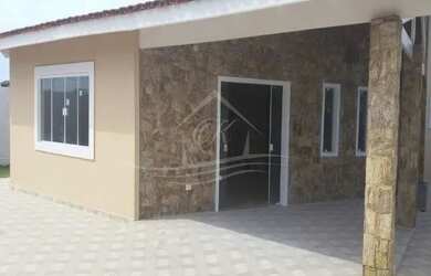 Imagem: A casa possui 3 Dormitórios, 3 Banheiros, 4 Vagas na garagem