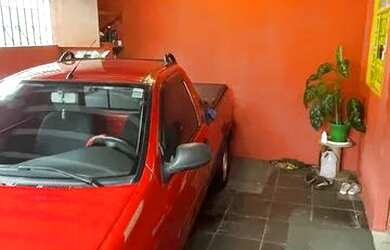 Imagem: A casa possui 3 Dormitórios, 2 Banheiros, 1 Vaga na garagem