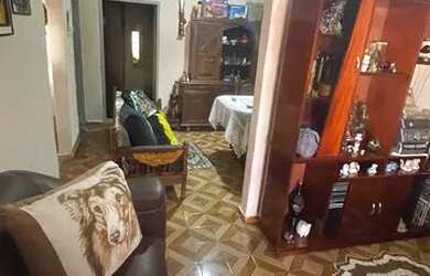 Imagem: A casa possui 2 Dormitórios, 1 Banheiro, 2 Vagas na garagem