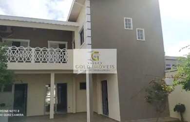 Imagem: A casa possui 3 Dormitórios, 2 Banheiros, 5 Vagas na garagem