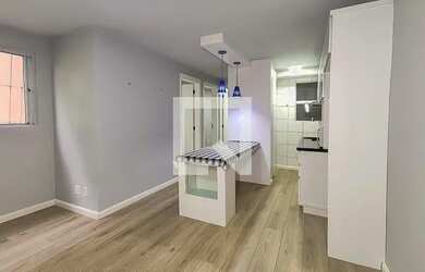 Imagem: O apartamento possui 2 Dormitórios, 1 Banheiro, 1 Vaga na garagem