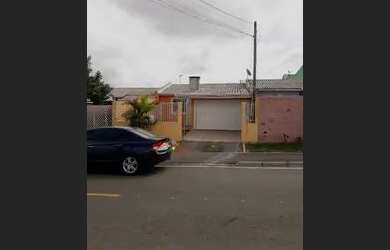 Imagem: A casa possui 2 Dormitórios, 1 Banheiro, 2 Vagas na garagem