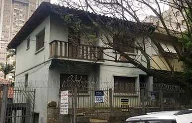 Imagem: A casa possui 3 Dormitórios, 5 Banheiros e 458m² de Área