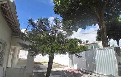 Imagem: A casa possui 3 Dormitórios, 5 Vagas na garagem, 150m² de