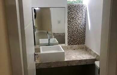 Imagem 7: Linda Casa em Condomínio Fechado com 4 suítes, Gabinete e Home Buraquinho - Lauro de Freit