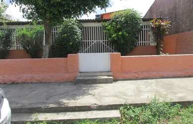 Imagem: A casa possui 5 Dormitórios, 5 Banheiros, 4 Vagas na garagem