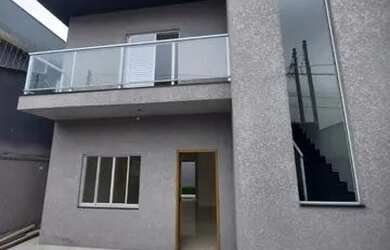 Imagem: A casa possui 3 Dormitórios, 2 Banheiros, 1 Vaga na garagem