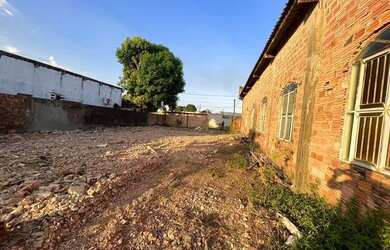 Imagem: O terreno possui 300m² de Área e está localizado em Flodoaldo